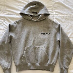 essentials hoodie🩶